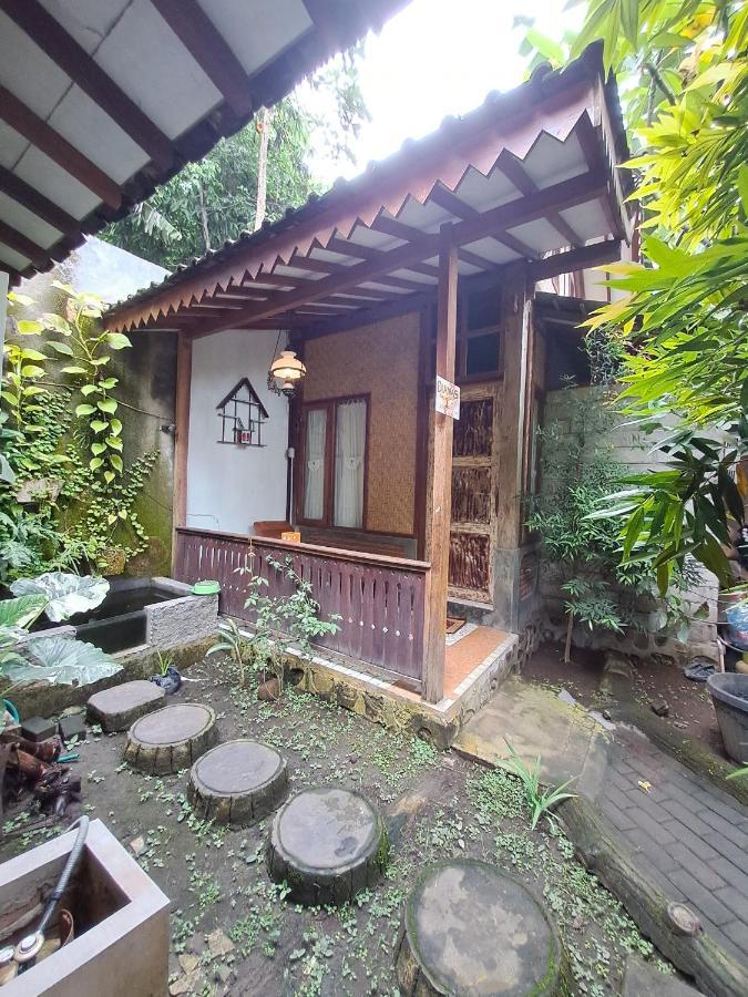 Diana'S Homestay บันยูวังงี ภายนอก รูปภาพ