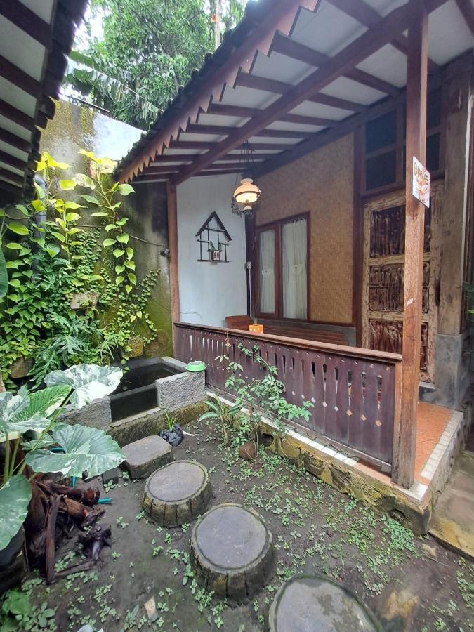 Diana'S Homestay บันยูวังงี ภายนอก รูปภาพ
