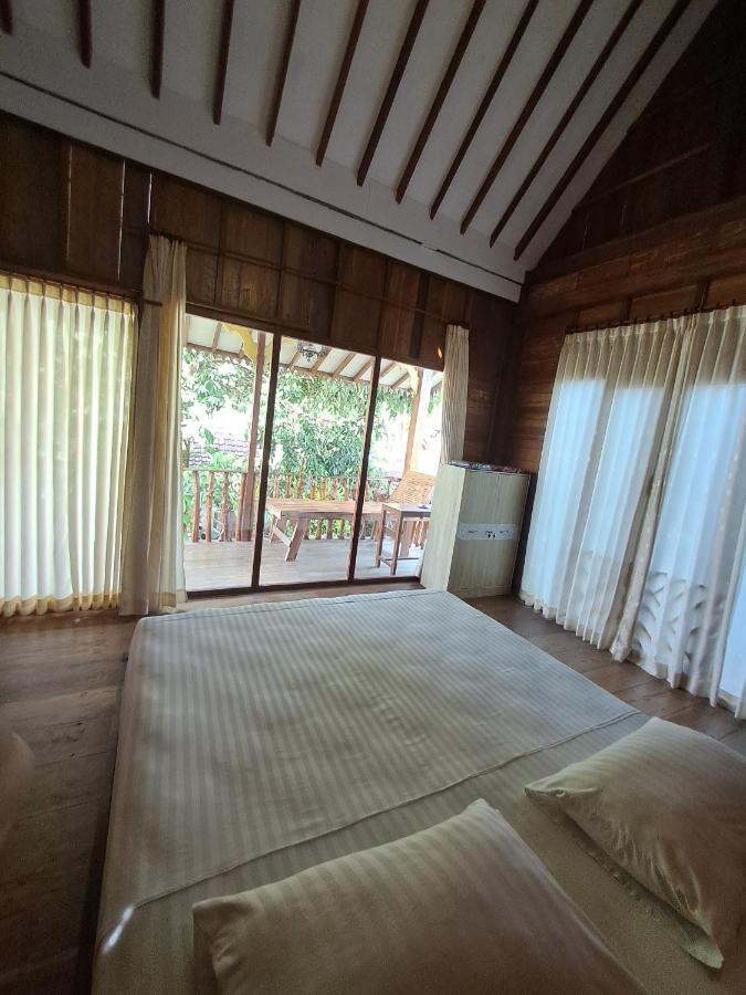 Diana'S Homestay บันยูวังงี ภายนอก รูปภาพ