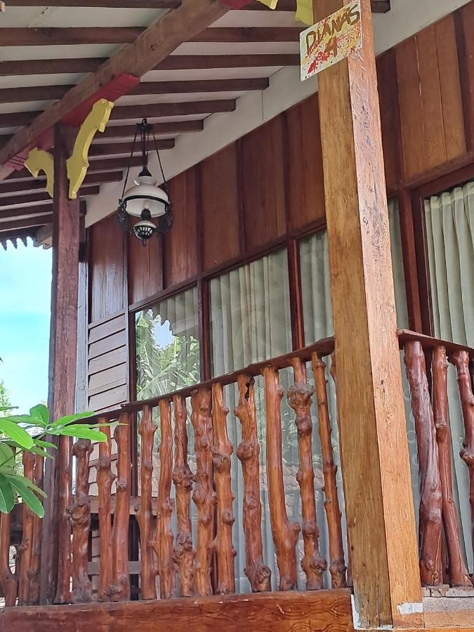 Diana'S Homestay บันยูวังงี ภายนอก รูปภาพ