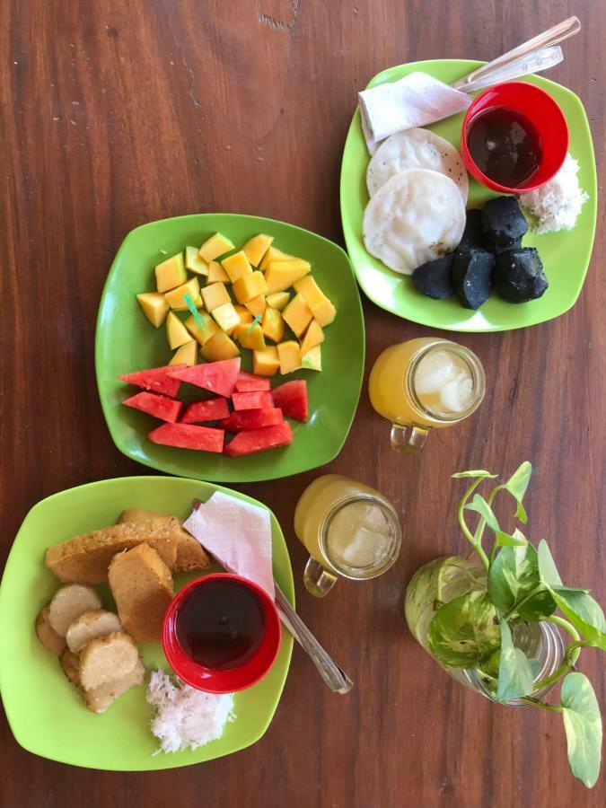 Diana'S Homestay บันยูวังงี ภายนอก รูปภาพ
