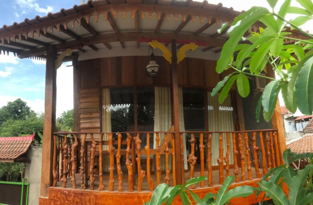 Diana'S Homestay บันยูวังงี ภายนอก รูปภาพ